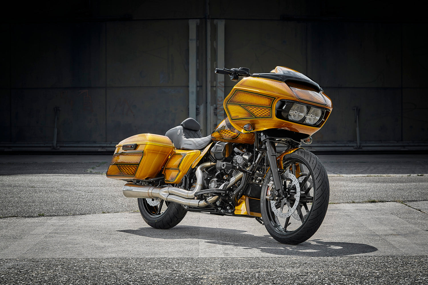 Golden Nugget - Rick's Road Glide