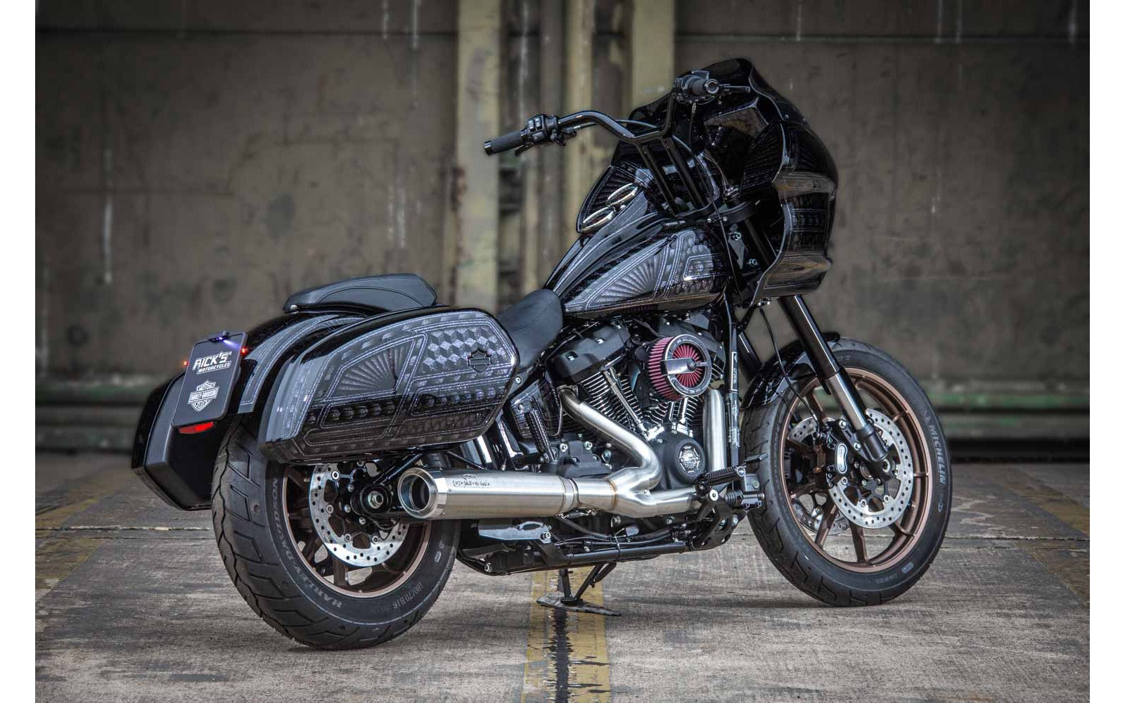 Carenado estilo club de Rick FXRP FXRT Police Replica - Softail 18 en adelante 