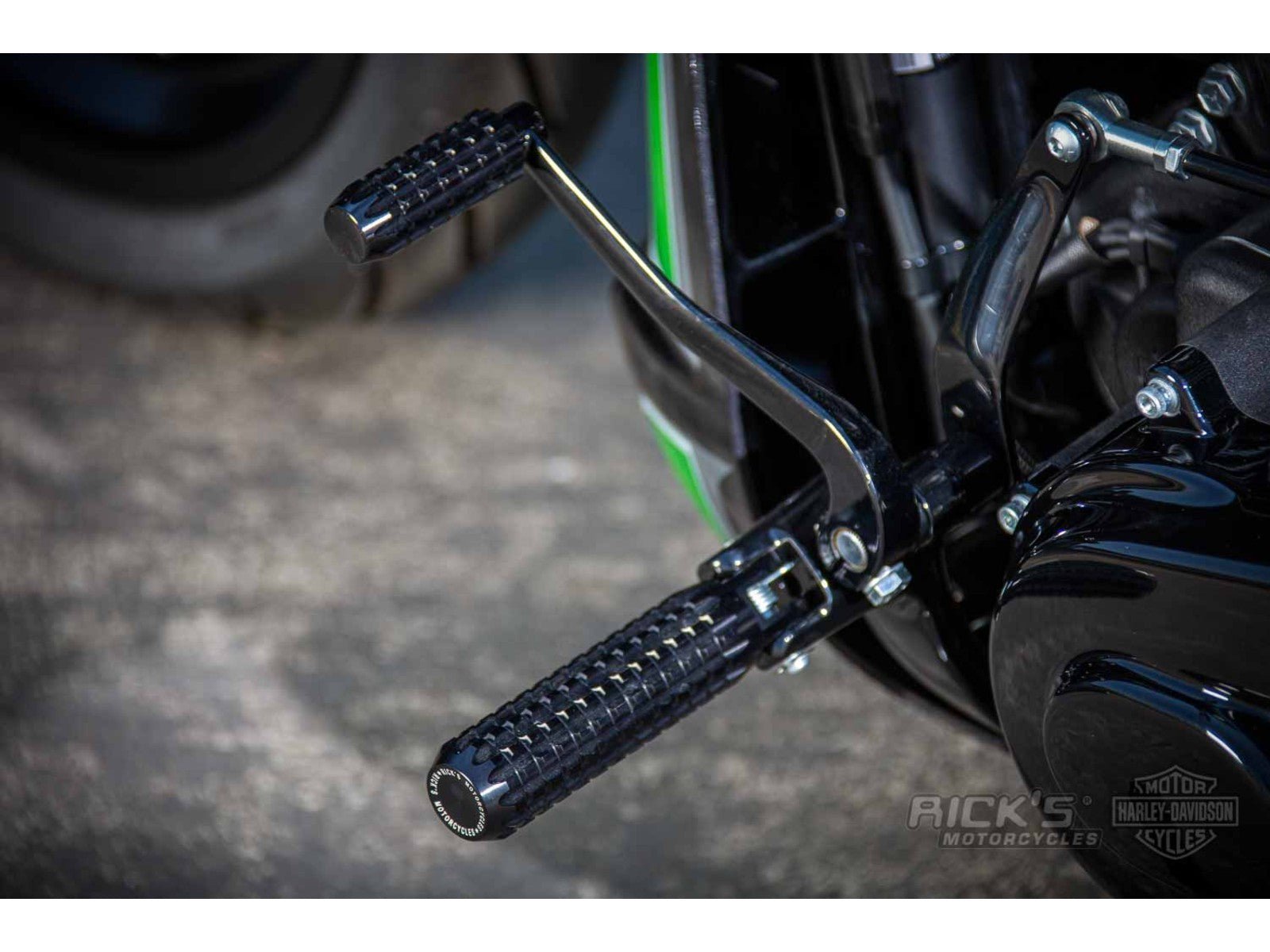 Rick's Footpegs "AK4.7" Black - Softail 18 - up / Sportster S - Rick's Motorcycles USA - Custom Parts for Harley - Davidson