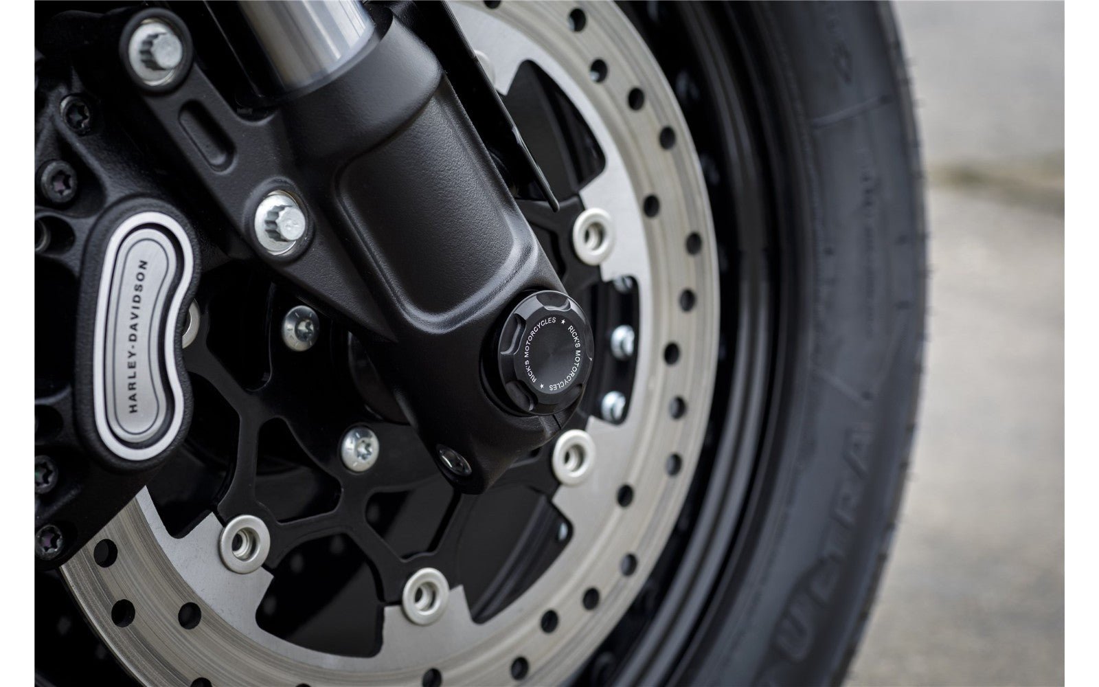 Rick's Front Axle Cover Premium - Fat Bob 18-up