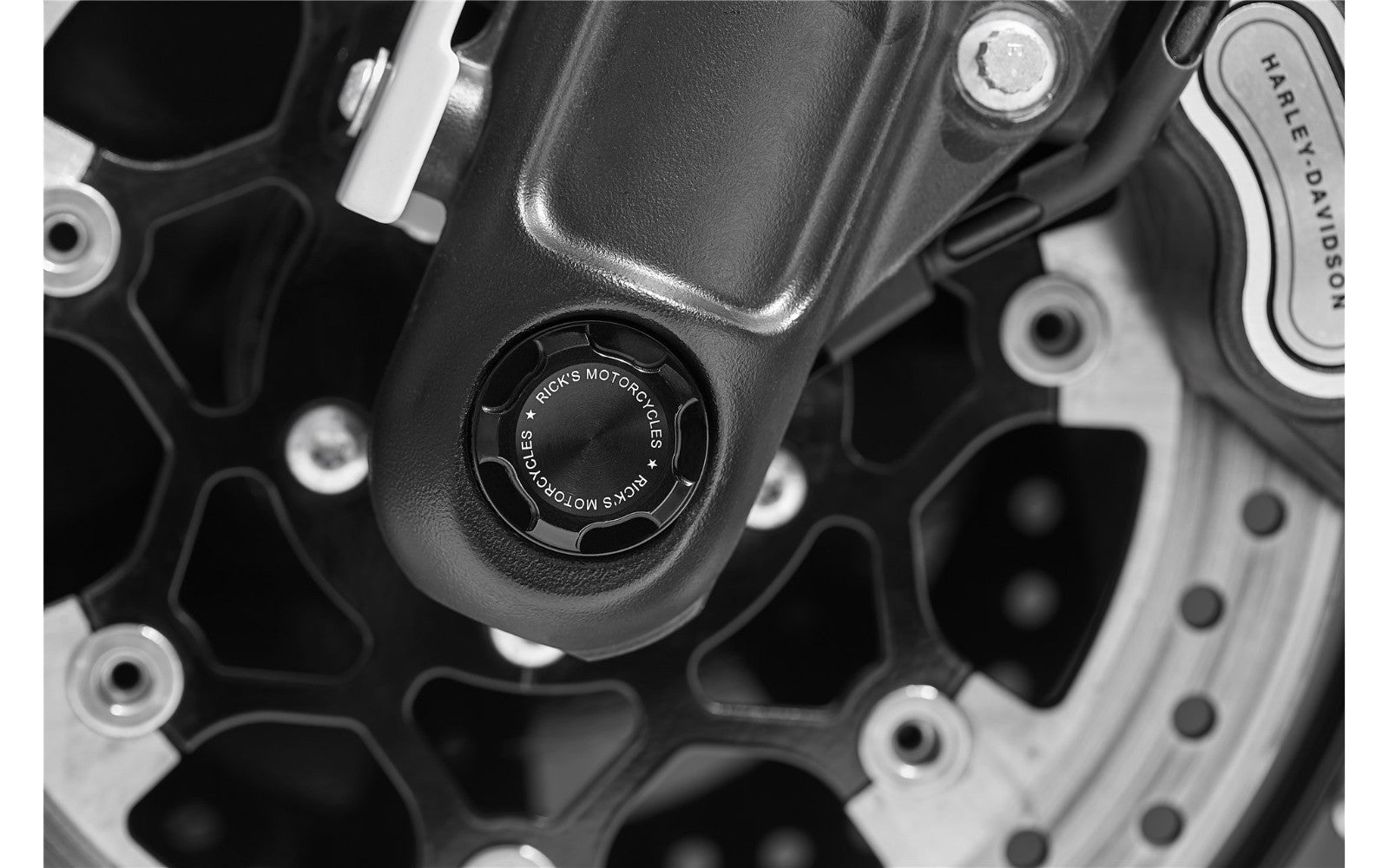 Rick's Front Axle Cover Premium - Fat Bob 18-up