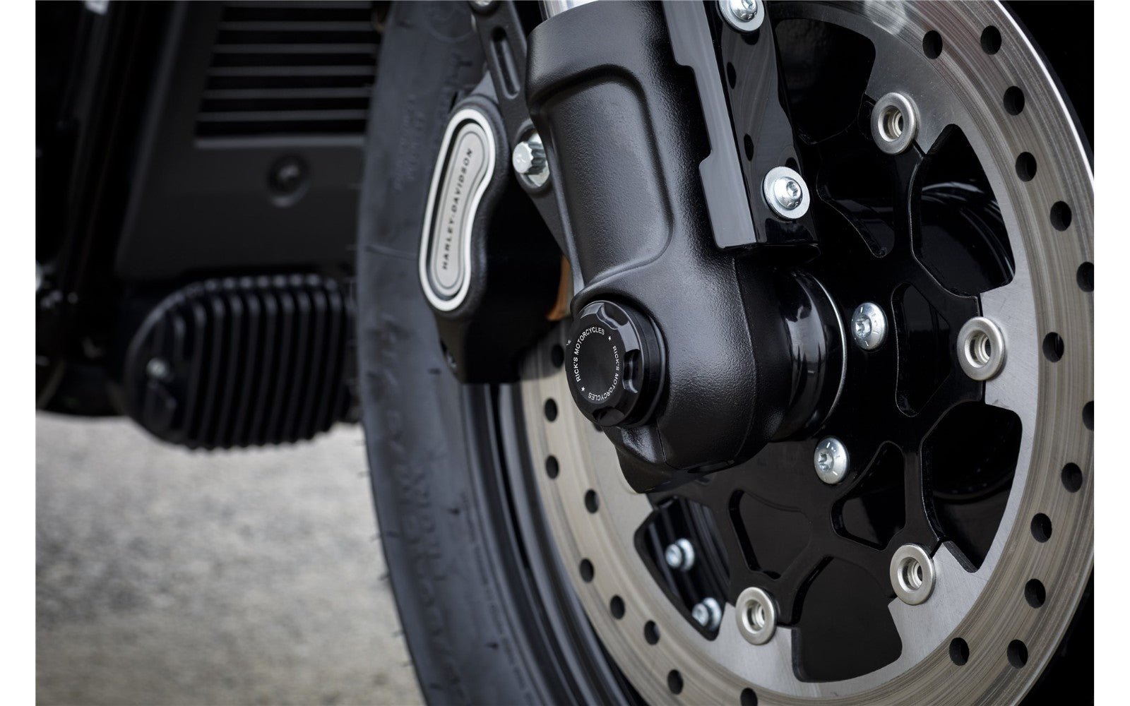 Rick's Front Axle Cover Premium - Fat Bob 18-up