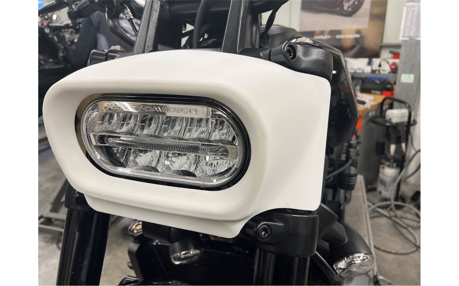 Rick's Headlight Mask "FAT" Gloss Black - Sportster S 21 - up - Rick's Motorcycles USA - Custom Parts for Harley - Davidson