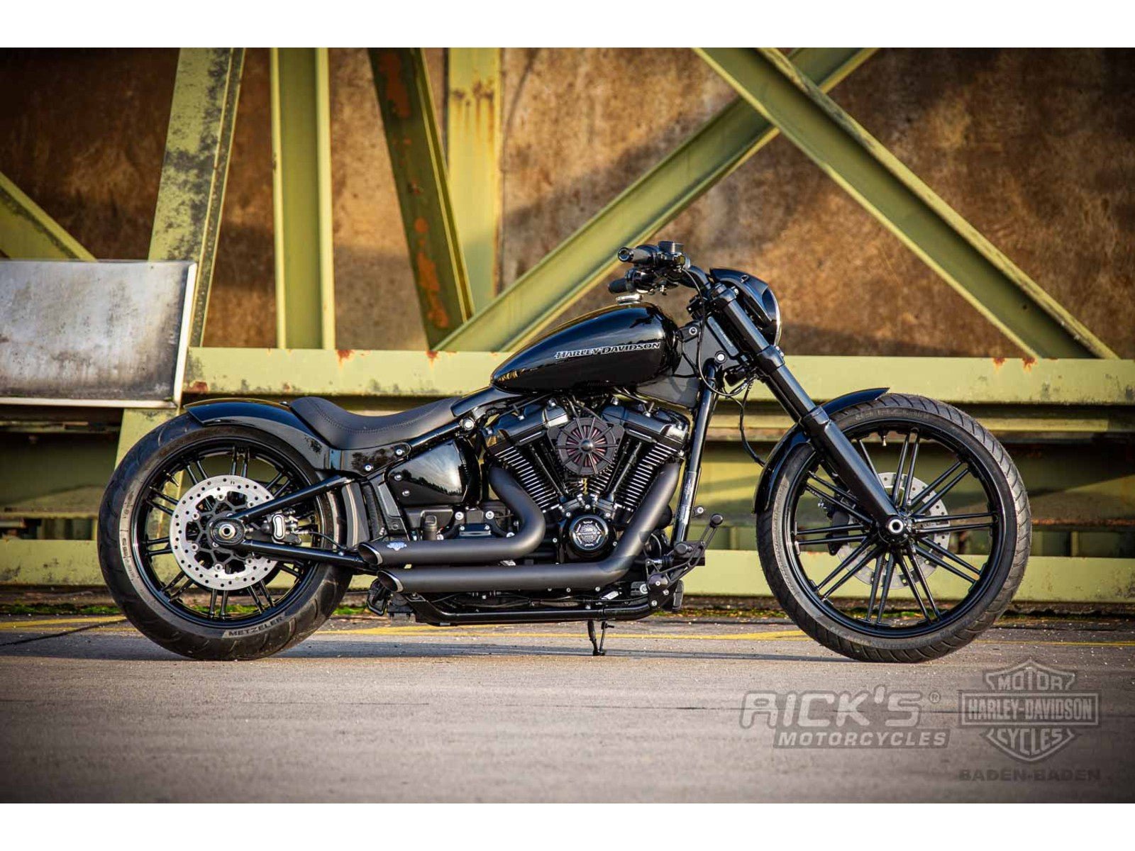 Rick's Headlight Mask Gloss Black - Breakout 18 - up - Rick's Motorcycles USA - Custom Parts for Harley - Davidson