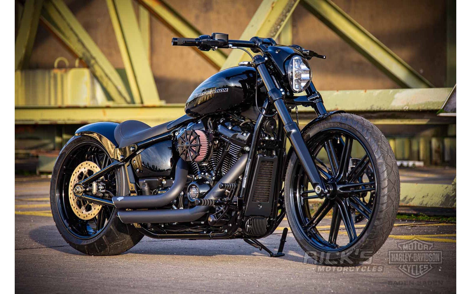 Rick's Headlight Mask Gloss Black - Breakout 18 - up - Rick's Motorcycles USA - Custom Parts for Harley - Davidson