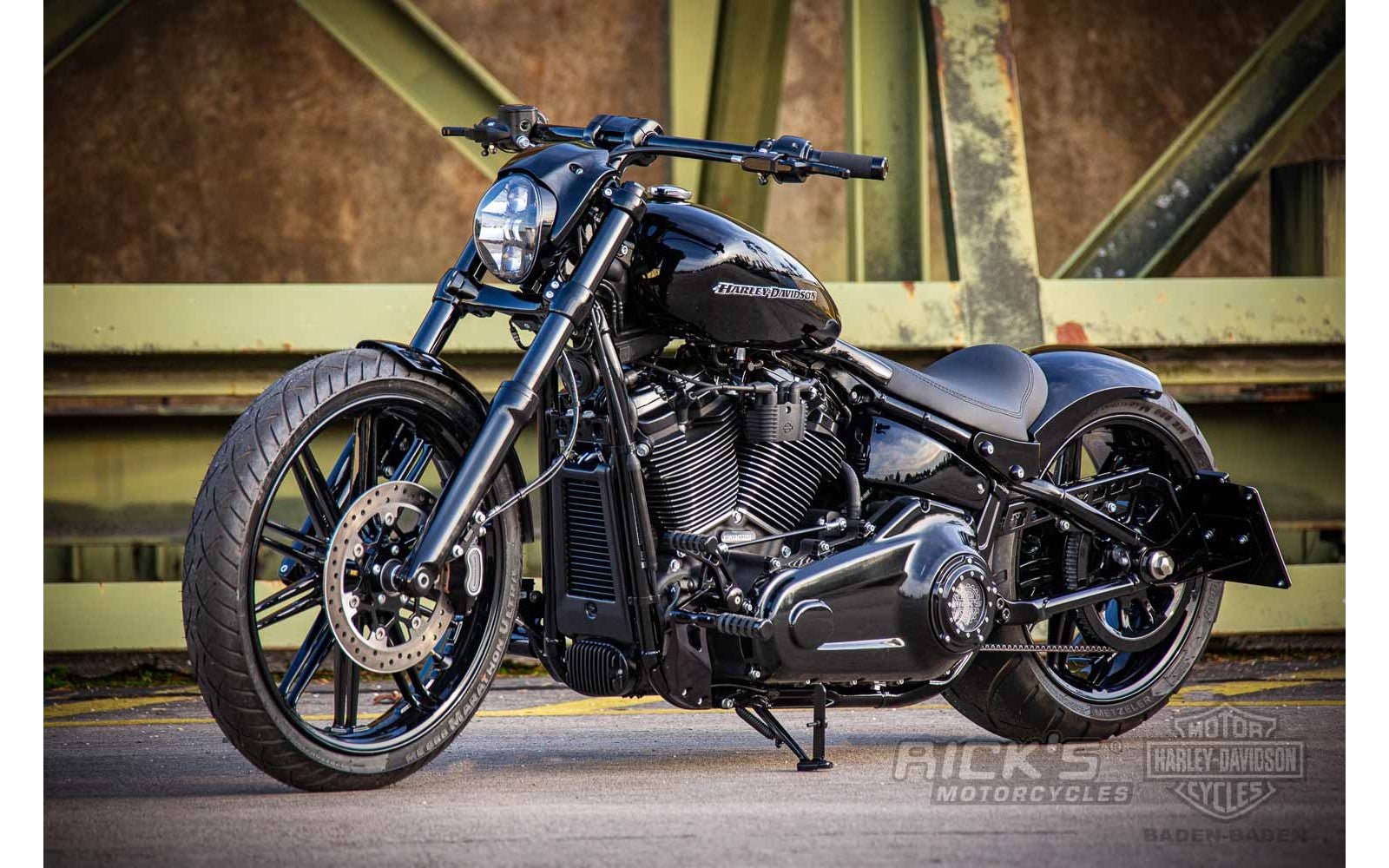 Rick's Headlight Mask Raw - Breakout 18 - up - Rick's Motorcycles USA - Custom Parts for Harley - Davidson