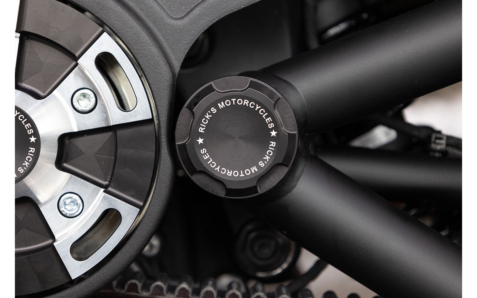 Rick's Swingarm Axle Covers "Premium" - Sportster S 21 - up - Rick's Motorcycles USA - Custom Parts for Harley - Davidson